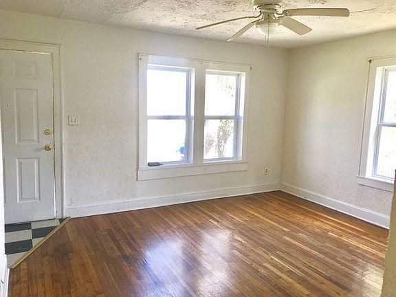 5th image of 136 Sunnyside Dr