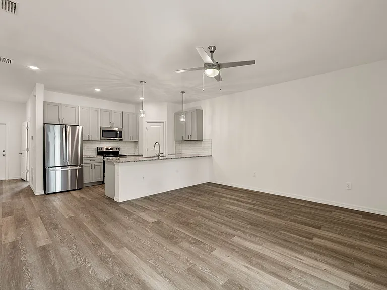 1070 Nomad Rd #1070 — Photo 5