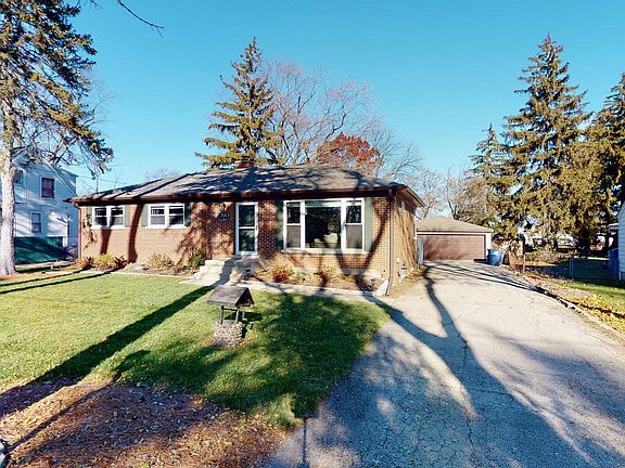 3rd image of 714 W Lincoln Ln