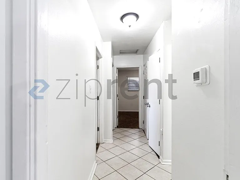 918 E Montclair Rd — Photo 15