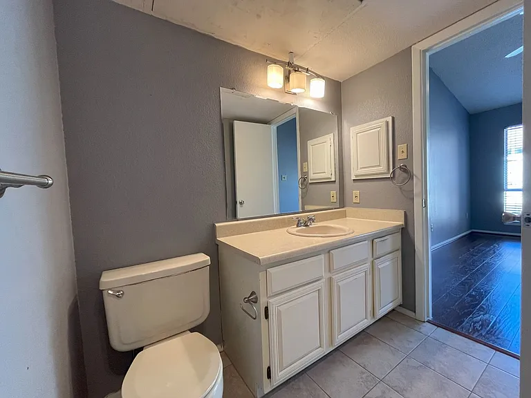 806 W 24th St #303 — Photo 15
