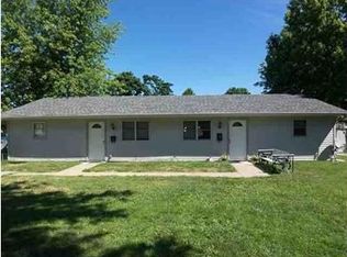 143 N Oak St, Farmington, IL 61531