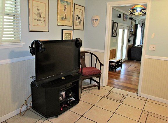 5th image of 102 Saint Catherine St