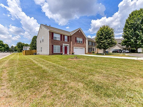 2nd image of 601 Castlefin Ct