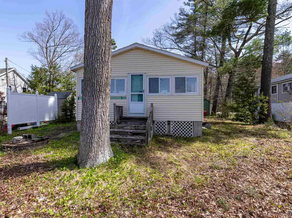 10 W Shore Drive, Raymond, NH 03077
