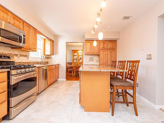 3rd image of 5 Quail Hollow Ct