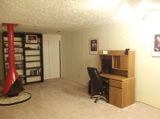 1501 E Lawn Plaza Dr, York, NE 68467