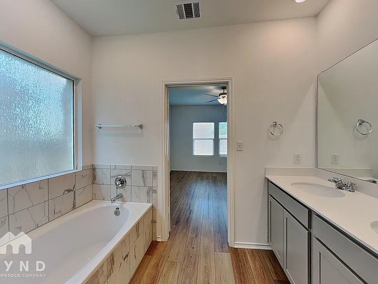 428 Sebring Cir — Photo 9