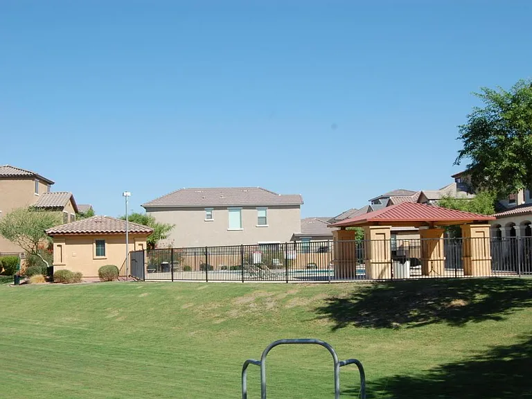 585 S Buena Vista Ct — Photo 14
