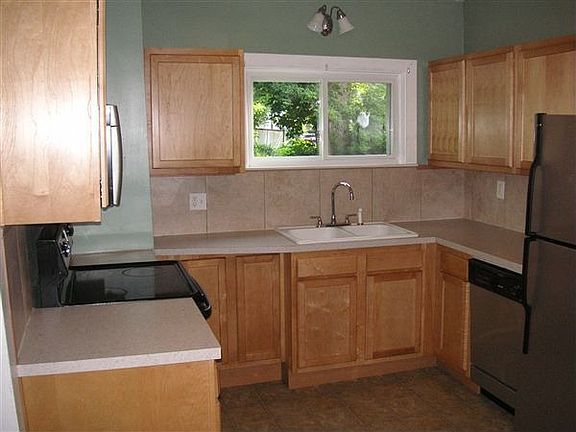 2nd image of 929 Jackson St NW