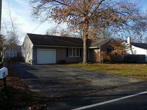 3rd image of 1729 Lakeside Dr S