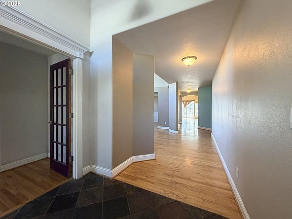3rd image of 186 NE 11th Pl
