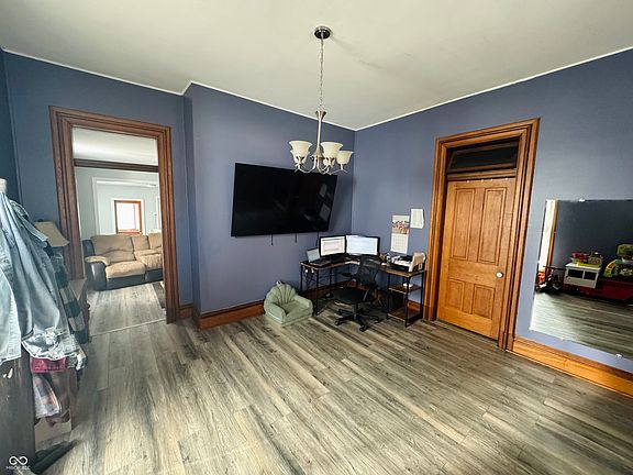 5th image of 115 E College St