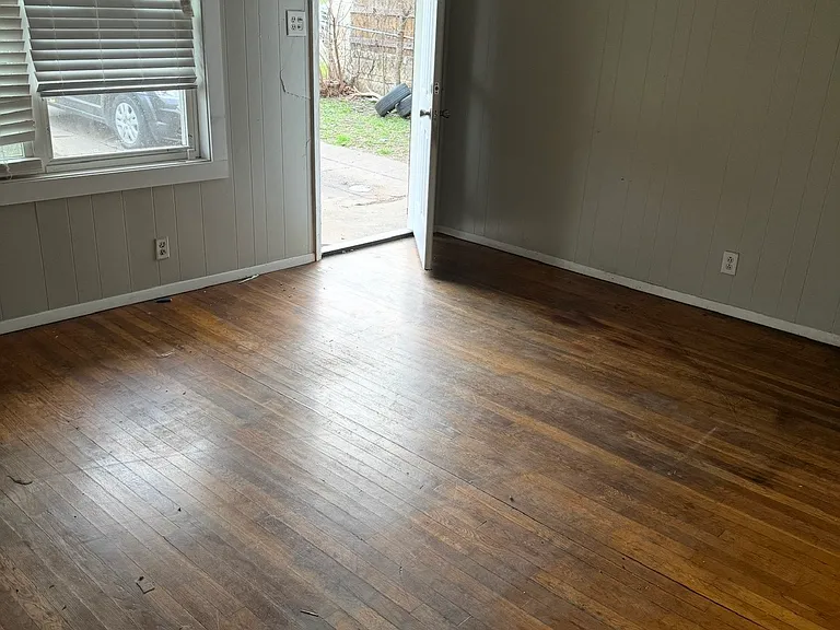 117 Collins Ave — Photo 2