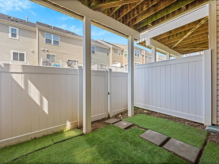 523 Pebblebrook Lane Gln — Photo 24