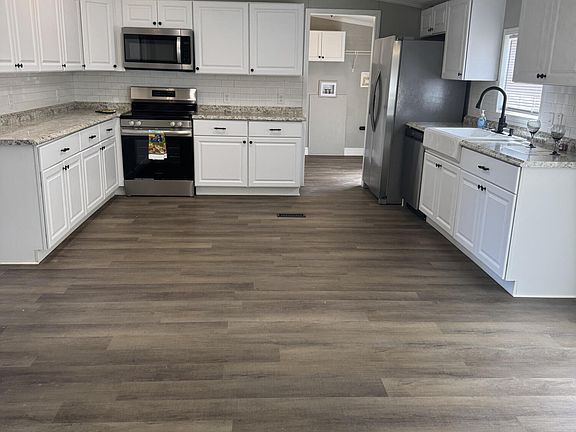 2nd image of 172 Alexander Crossings Dr