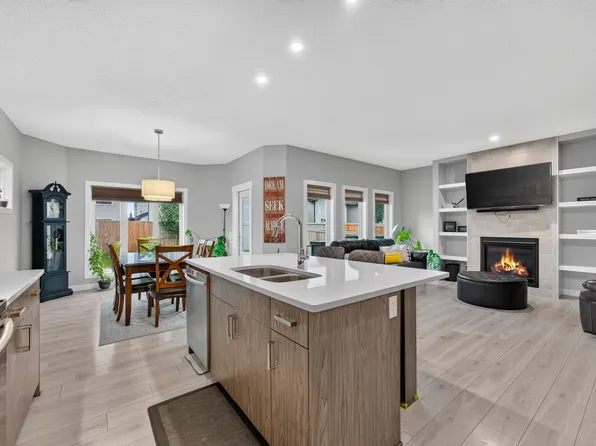 20503 99th Ave NW, Edmonton, AB T5T 6S5
