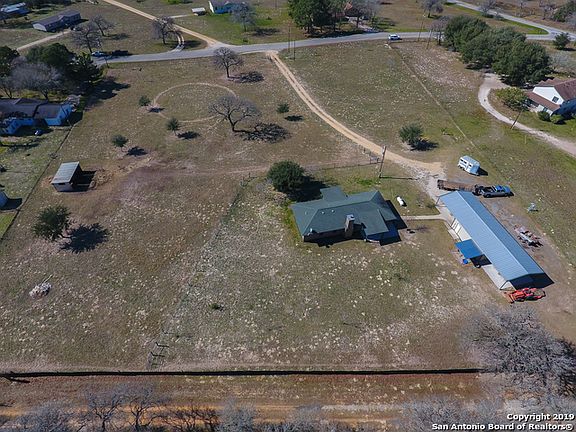 3rd image of 140 Rolling Hills Dr