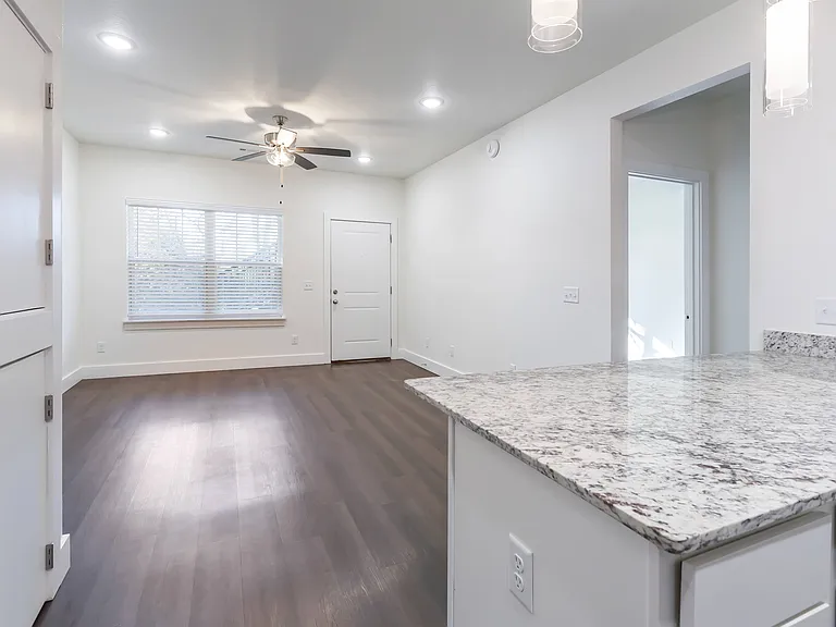 The Lakewood House Apartments — Photo 16