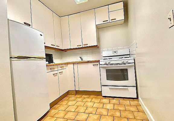 2nd image of 246 W 102nd St APT 1A