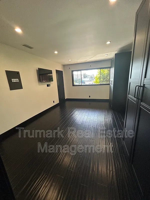 1 bed, 1.5 bath, $2,750 — Photo 4