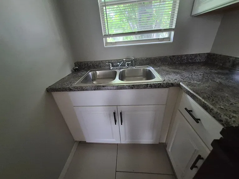 3723 W Martin St — Photo 9