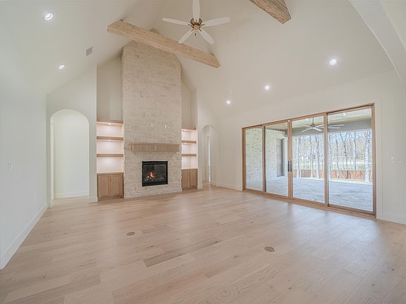 2nd image of 205 Thorn Briar Trl