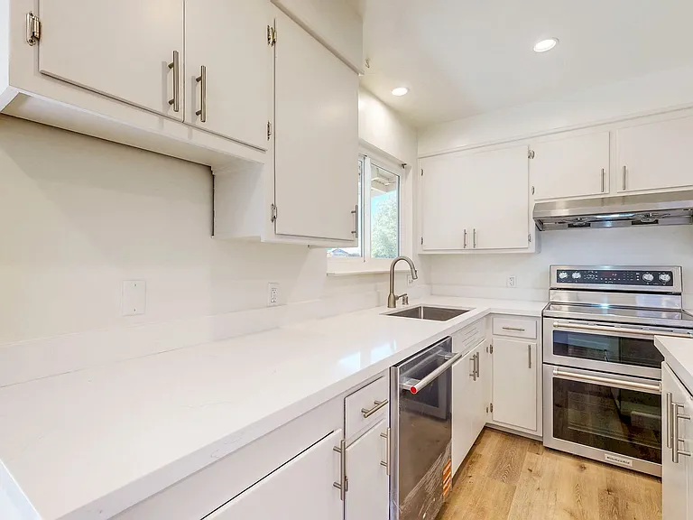 1925 Leafgreen Dr — Photo 17