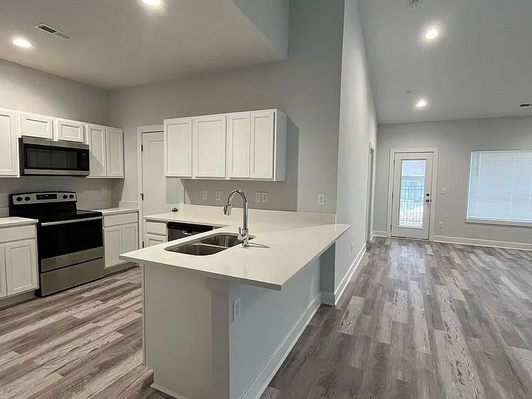 5633 N Meridian Ave — Photo 5