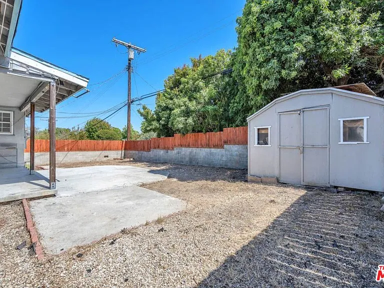7318 W 88th St — Photo 31