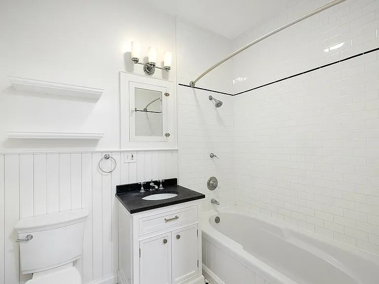 446 Lyon St — Photo 10
