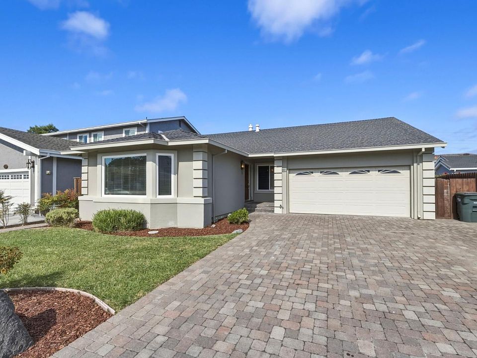 1st image of 310 Mainsail Ct