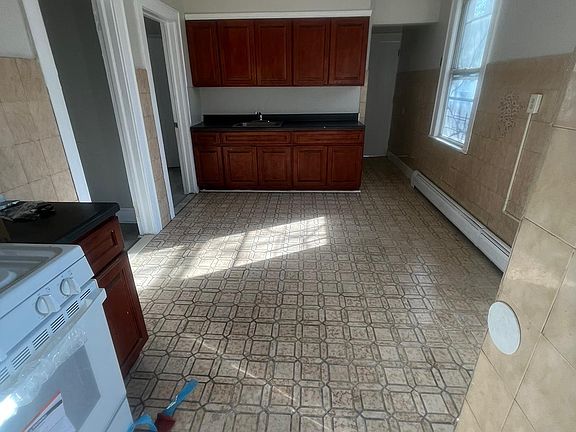 2nd image of 194 S 12th St #3