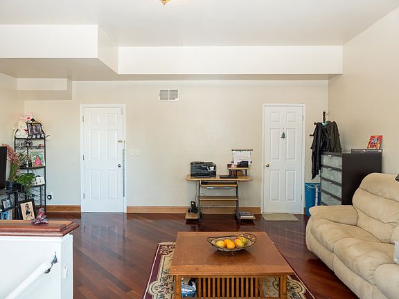 5th image of 31 Ervine St