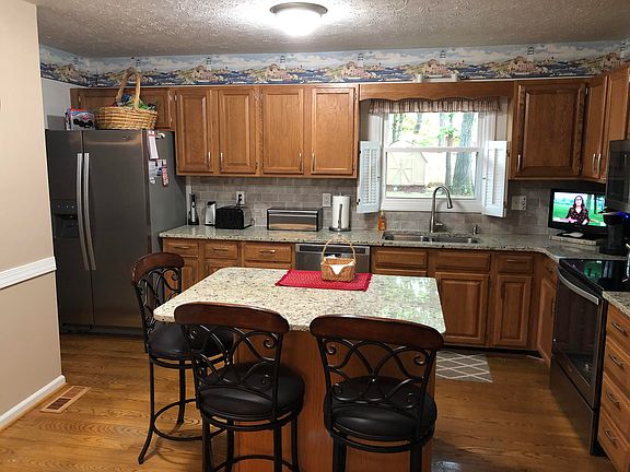 4th image of 1119 Debra Ln
