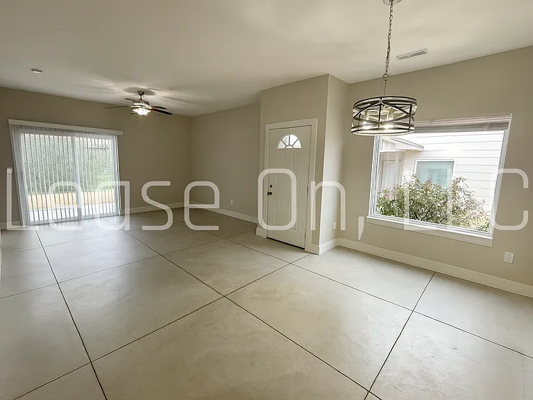 8196 E 34th Ct S — Photo 6
