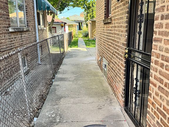 3rd image of 8445 S Winchester Ave