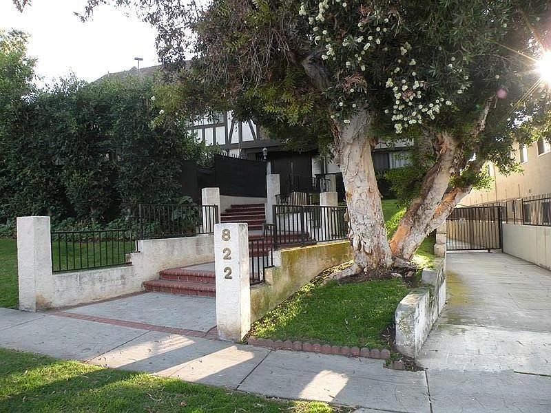 1st image of 822 Victor Ave