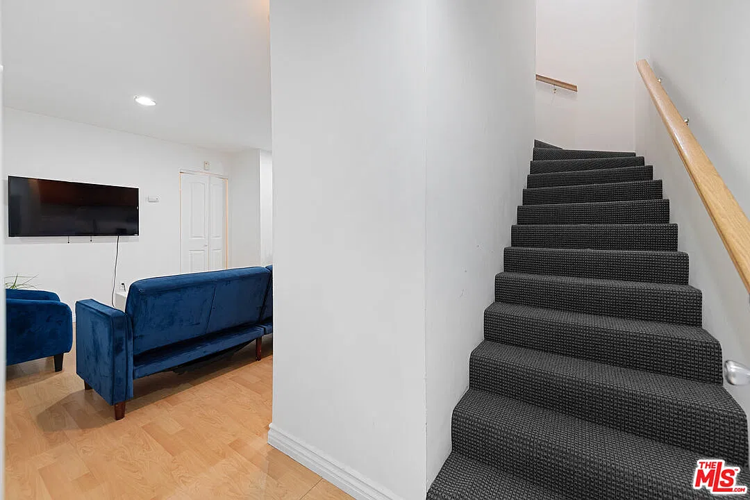 1 bed, 1.0 bath, 1000 sqft, $2,995 — Photo 2