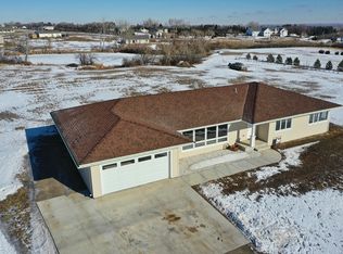 14033 Lake View Dr, Williston, ND 58801