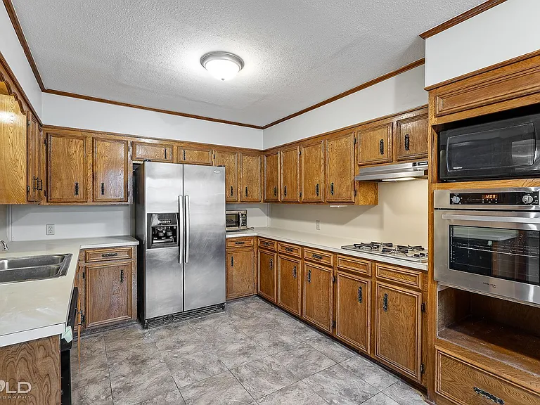 1005 Clarence St — Photo 15