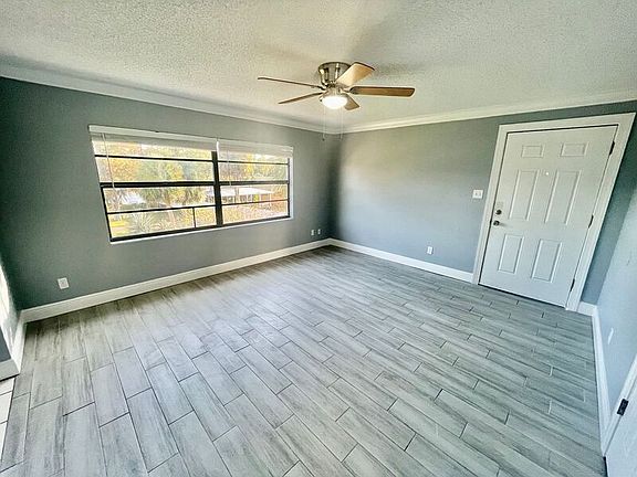 5th image of 910 Alicia Ave #5B