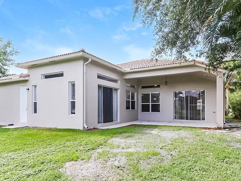 1755 Palisades Dr — Photo 15