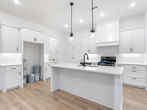 2nd image of 3 Daviot Ln