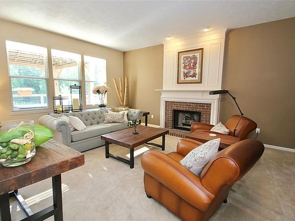 4th image of 385 Wilmington Dr