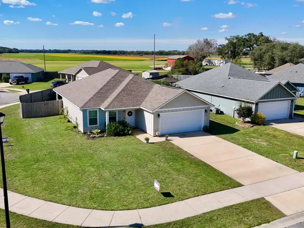 272 Lakefront Cir, Summerdale, AL 36580