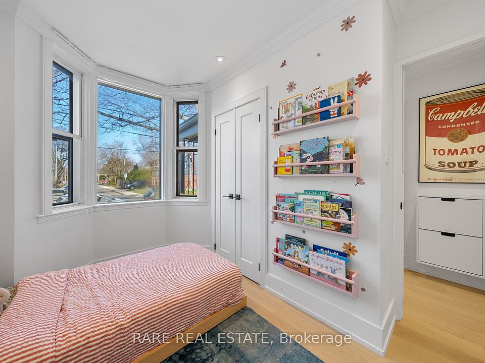 16th image of 283 Chisholm Ave