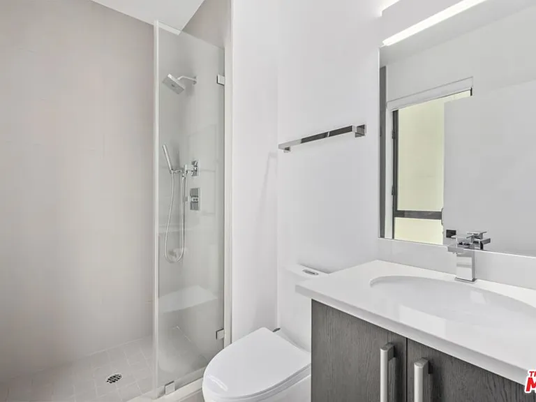 1243 N Gower St — Photo 10