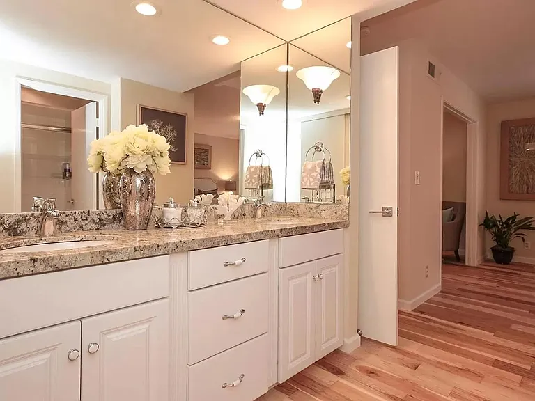 1127 Blythe St — Photo 18