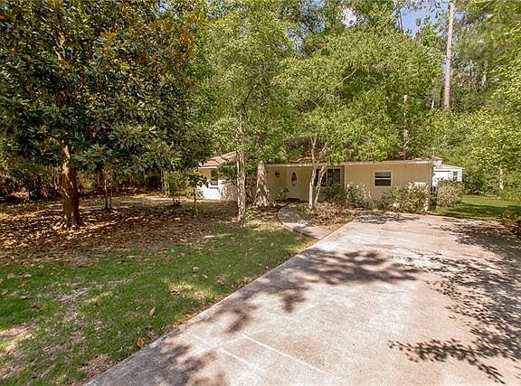 3rd image of 60414 Emerald Dr